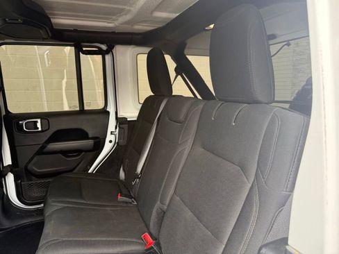Used 2019 Jeep Wrangler Unlimited Sahara w/ Uconnect 4C Nav & Sound Group AWD/4WD image 16