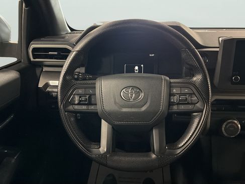 Used 2025 Toyota Tacoma SR5 AWD/4WD image 18