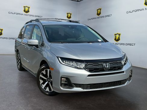 Used 2025 Honda Odyssey EX-L image 3