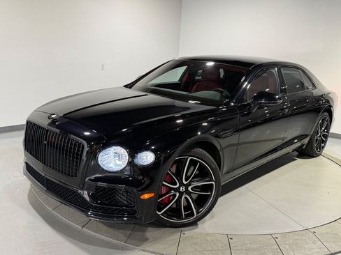 Used 2024 Bentley Flying Spur V8 AWD/4WD image 2