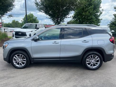 Used 2023 GMC Terrain SLT AWD/4WD image 4