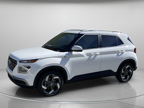 Certified 2026 Hyundai Venue SEL FWD image 2