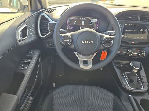New 2025 Kia Soul LX image 15