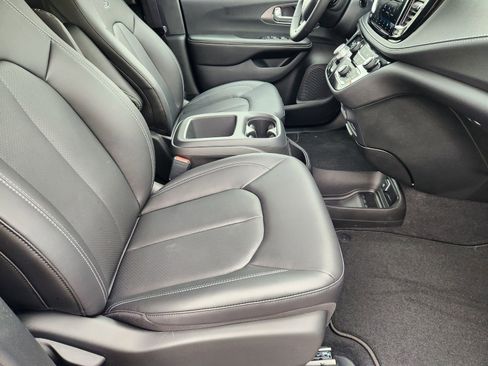 New 2026 Chrysler Pacifica Select w/ S Appearance Package FWD image 13