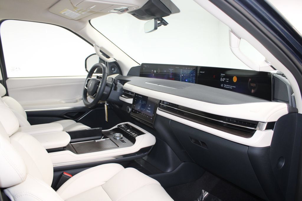 New 2027 Lincoln Navigator Premiere RWD image 31
