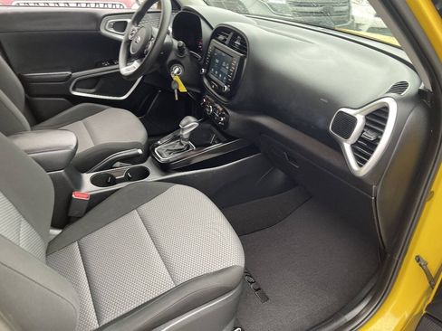 Used 2020 Kia Soul LX FWD image 25