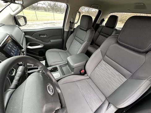 Used 2024 Nissan Frontier SV w/ Technology Package image 16