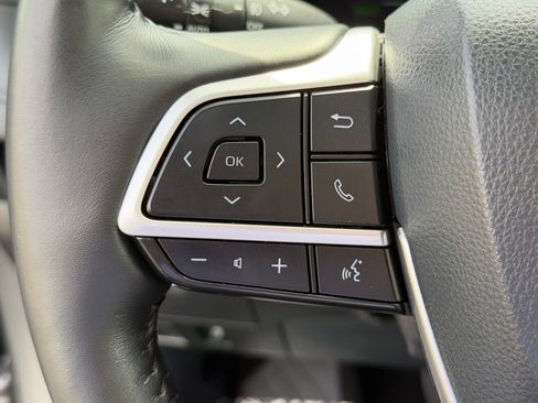 Used 2025 Toyota Highlander Limited AWD/4WD image 20
