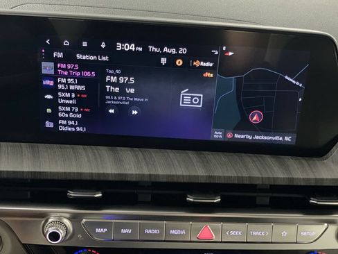 Used 2024 Kia Telluride EX w/ EX Captain's Chair Package FWD image 18