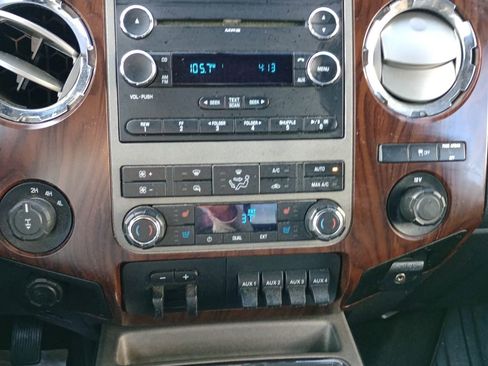 Used 2011 Ford F350 Lariat w/ Lariat Interior Pkg image 13