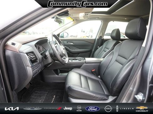 Used 2023 Nissan Rogue SV w/ SV Premium Package image 13