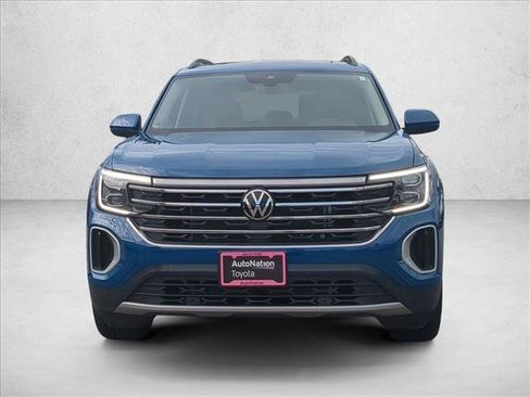 Used 2025 Volkswagen Atlas SE image 2