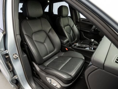 Used 2025 Porsche Macan image 16