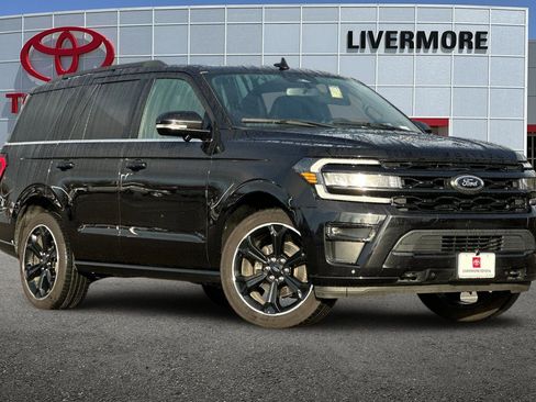 Used 2023 Ford Expedition Limited image 2