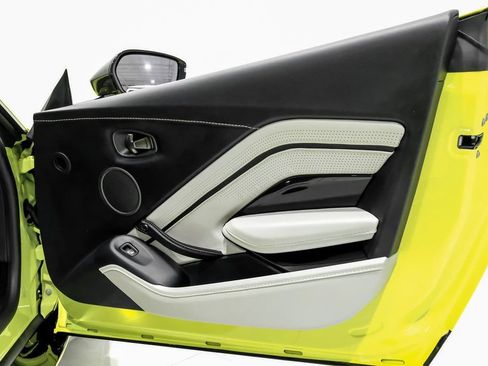 Used 2023 Aston Martin V12 Vantage RWD image 36