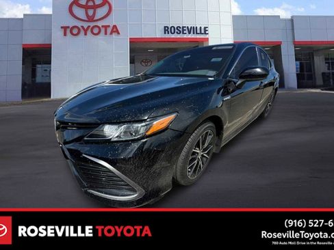 Used 2021 Toyota Camry LE FWD image 1