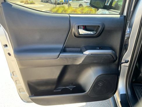 Used 2021 Toyota Tacoma TRD Sport w/ TRD Premium Sport Package AWD/4WD image 8