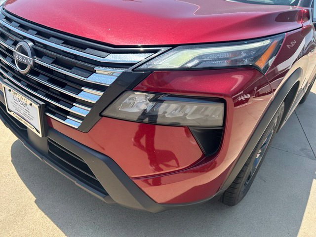 Used 2025 Nissan Rogue SV AWD/4WD image 4
