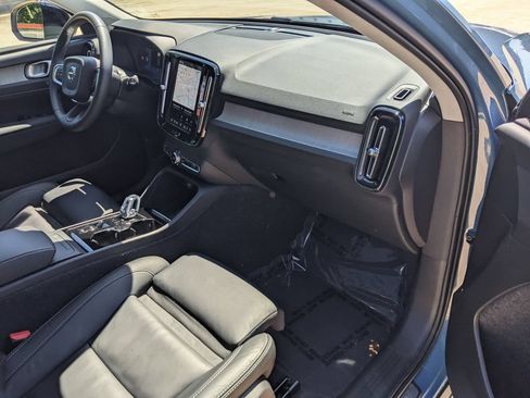 Certified 2024 Volvo XC40 B5 Plus w/ Climate Package AWD/4WD image 21