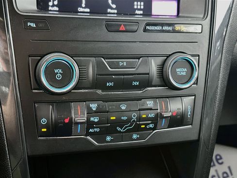 Used 2018 Ford Explorer XLT w/ XLT Appearance Package AWD/4WD image 15