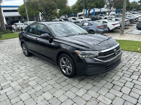 Used 2024 Volkswagen Jetta SE FWD image 16
