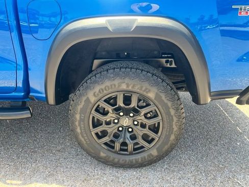Used 2024 Chevrolet Colorado Trail Boss w/ Advanced Trailering Package AWD/4WD image 10