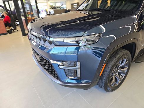 New 2026 Jeep Grand Wagoneer Limited AWD/4WD image 10