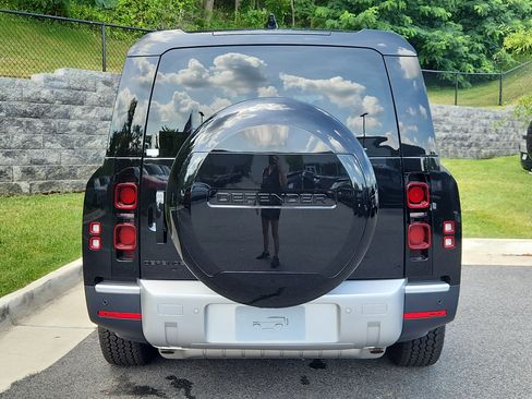 Used 2025 Land Rover Defender 130 S image 7