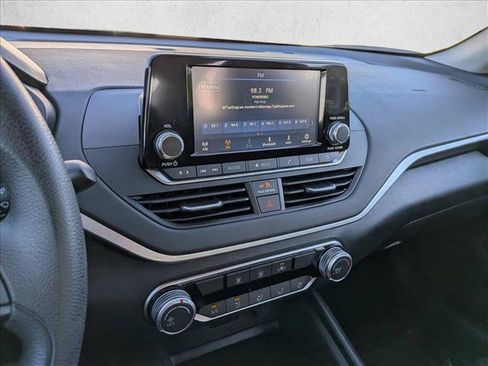 Used 2024 Nissan Altima 2.5 S FWD image 19