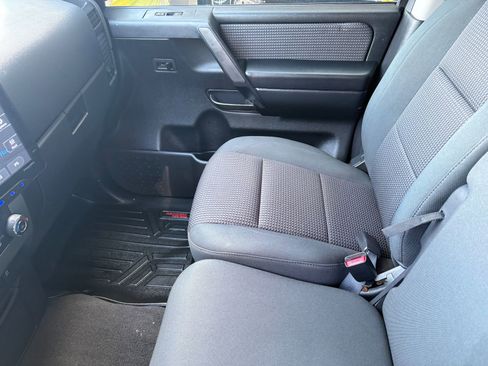 Used 2010 Nissan Titan SE AWD/4WD image 29