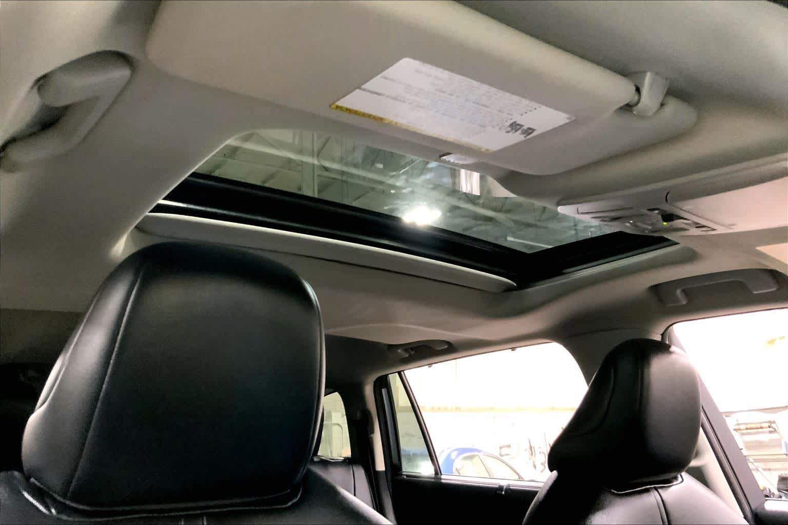 Used 2023 Toyota Highlander XLE AWD/4WD image 14