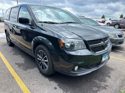 Used 2019 Dodge Grand Caravan GT FWD image 2