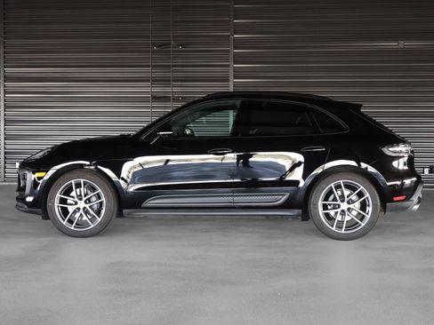 Used 2024 Porsche Macan AWD/4WD image 2