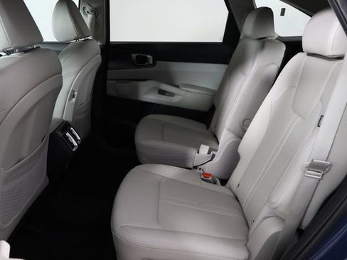 Used 2025 Kia Sorento EX FWD image 17