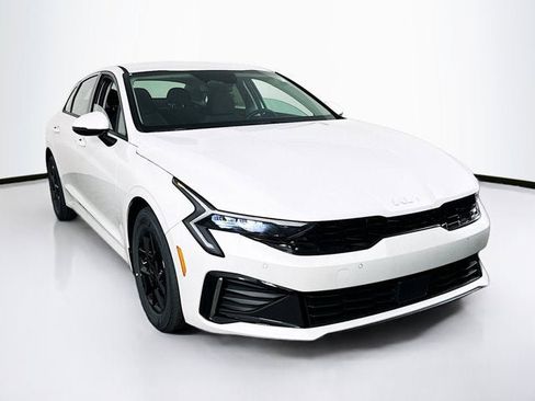 New 2025 Kia K5 LXS image 3