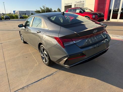 Used 2025 Hyundai Elantra SEL FWD image 3