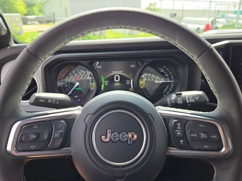 Certified 2025 Jeep Wrangler Unlimited Sahara w/ Safety Group AWD/4WD image 28