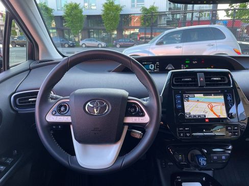 Used 2017 Toyota Prius Four Touring w/ Premium Convenience Package FWD image 20