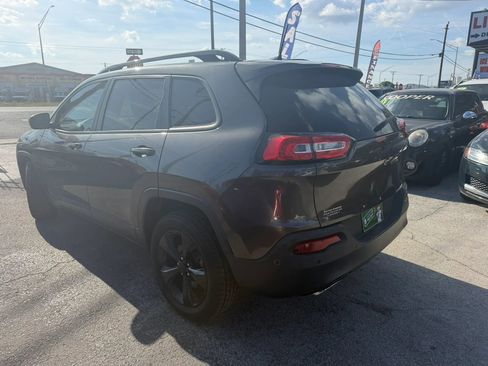 Used 2017 Jeep Cherokee High Altitude w/ Technology Group FWD image 5