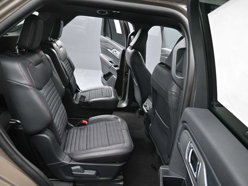 New 2026 Ford Explorer ST-Line w/ ST-Line Street Pack image 18