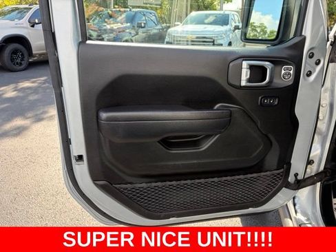 Used 2024 Jeep Wrangler Unlimited Rubicon AWD/4WD image 12