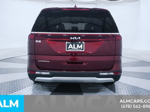 Used 2024 Kia Carnival LX FWD image 5