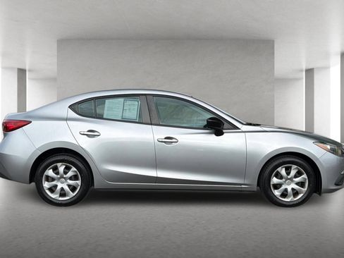 Used 2015 MAZDA MAZDA3 i SV FWD image 3