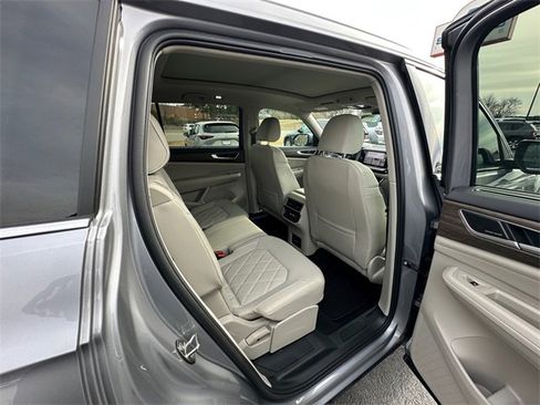 Used 2024 Volkswagen Atlas SEL Premium R-Line image 17