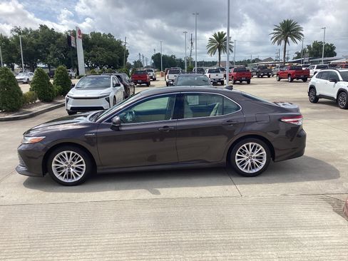 Used 2020 Toyota Camry XLE FWD image 4