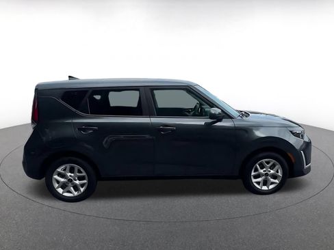 Used 2025 Kia Soul LX w/ LX Technology Package FWD image 13
