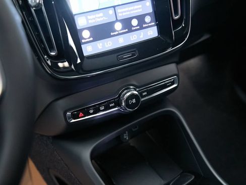 New 2026 Volvo XC40 B5 Plus w/ Protection Package Premier AWD/4WD image 16