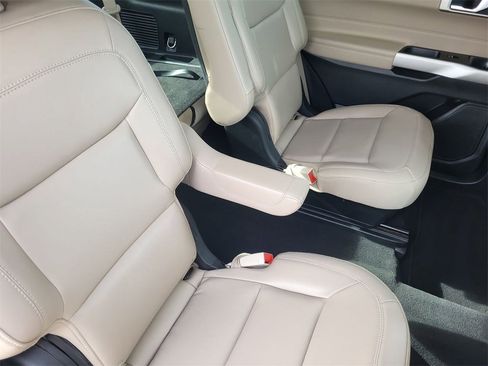 Used 2022 Ford Explorer XLT w/ Equipment Group 202A image 33