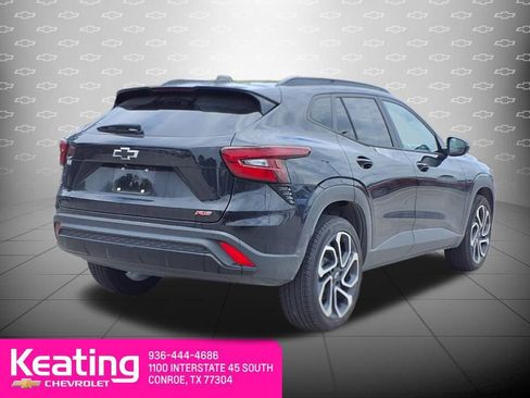 Used 2025 Chevrolet Trax RS w/ Sunroof Package FWD image 7