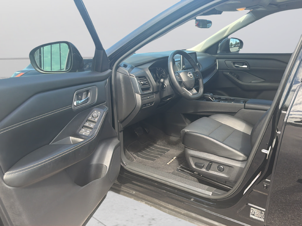 Certified 2025 Nissan Rogue SV w/ SV Premium Package FWD image 25